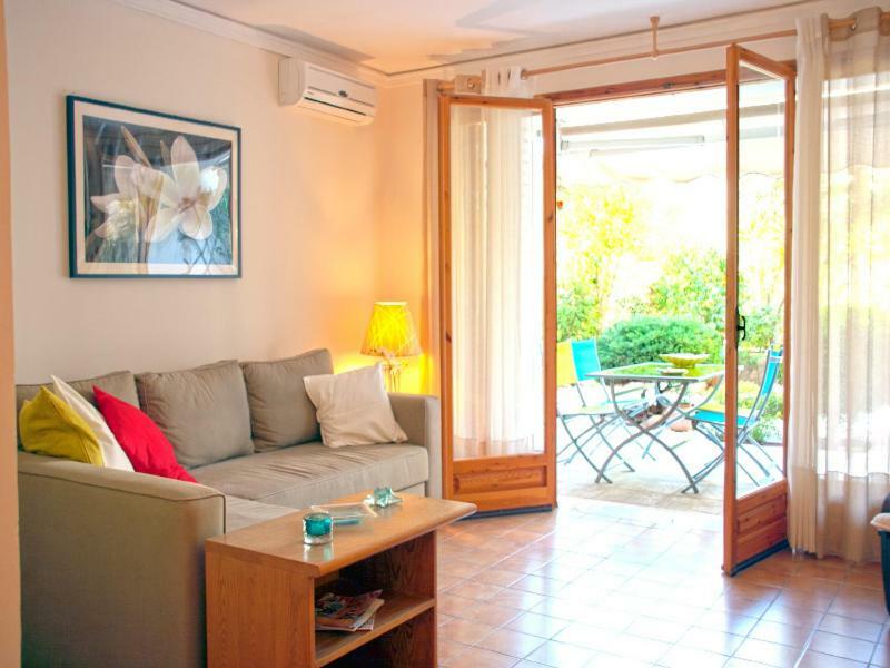Comfortable Garden Apt Near Vouliagmeni Beach Athens Exterior photo