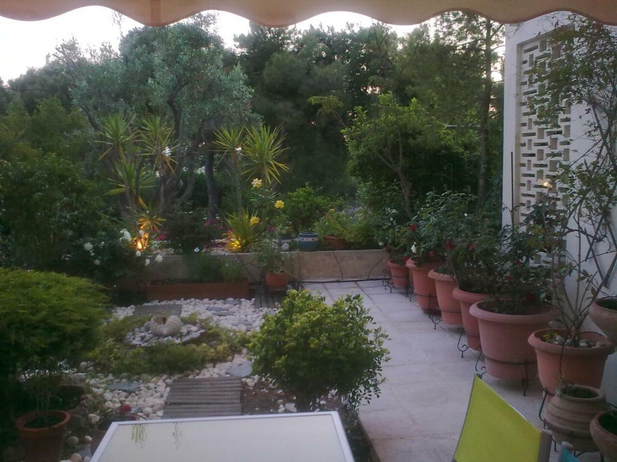 Comfortable Garden Apt Near Vouliagmeni Beach Athens Exterior photo