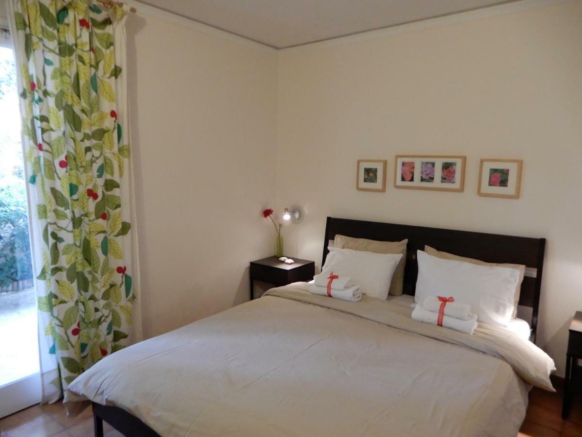Comfortable Garden Apt Near Vouliagmeni Beach Athens Exterior photo